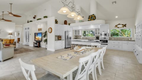 Dining area for the whole family – Anna Maria Island vacation rental