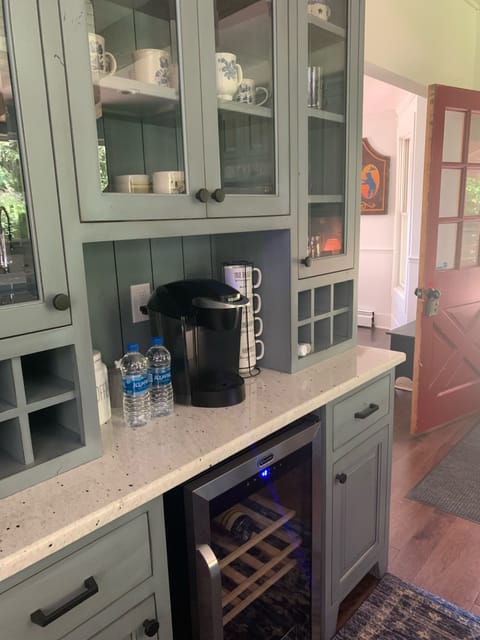 Wine and coffee bar with Keurig!!