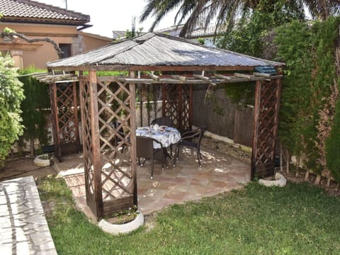 Property, Gazebo, Backyard, Pergola, Building, Pavilion, Yard, Outdoor Structure, Real Estate, Shed