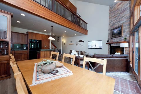 Dining Space - Seating for 6