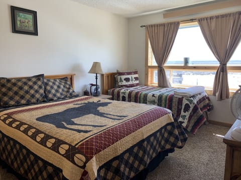 Bedroom 1 -queen and twin bed