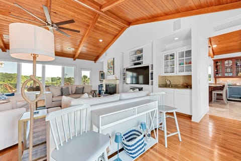 A wet bar for mixing up evening beverages