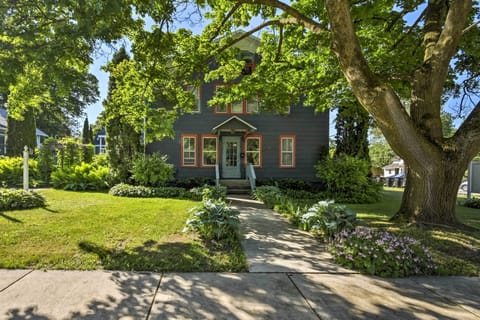 Sturgeon Bay Vacation Rental | 1BR | 1BA | 500 Sq Ft | Steps Required