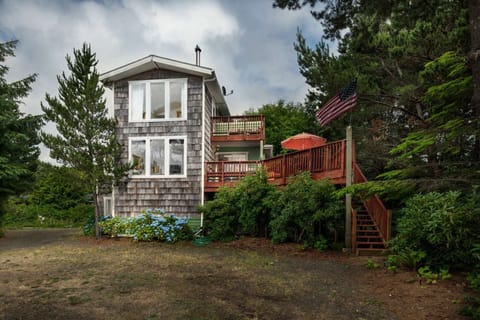 Fernglen Forested Beach Retreat is at the very end of a private cul-de-sac.