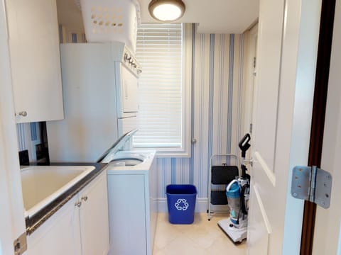 Residence #3820 - Personal Laundry Room