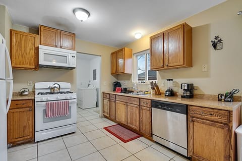 Big Kitchen with new refrigerator, oven & stove, dish washer, microwave, disposal, toaster, rice cooker, pans, pots, blender. 2 Coffee makers ( one for ground coffee, another one for kcup coffee) , kettle, double sinks and kitchen wares