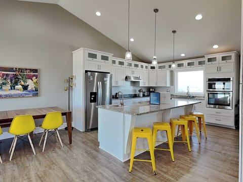 Kitchen - Fully Equipped Kitchen, Stainless Steel Appliances