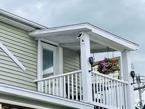 Tastefully decorated full view of the river 