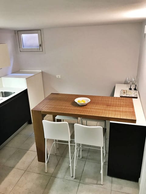 Chic Comfortable Home: 2 bedrooms-Located Downtown Cesena. Entire Townhome. House in Cesena