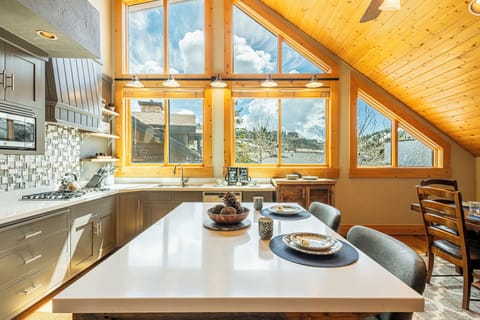 Quartz counters and center island