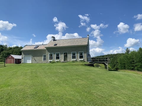 Pet and family friendly, your own private mountain top!