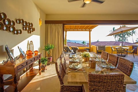 Dinning Room with 8 chairs