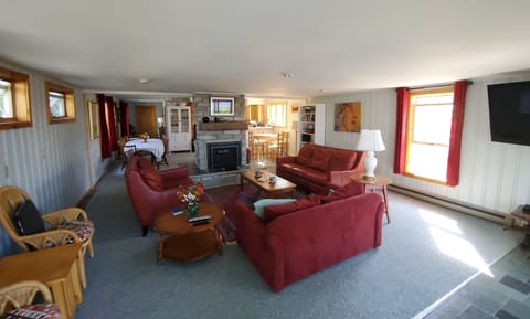 Spacious living room