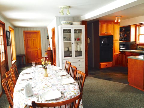 Dining area adjoins the kitchen and living room. Large table plus hi-top for 4.