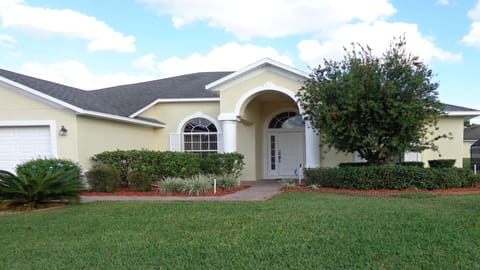 Luxury villa at the prestigious Tuscan Ridge community  (Accessible entry way)