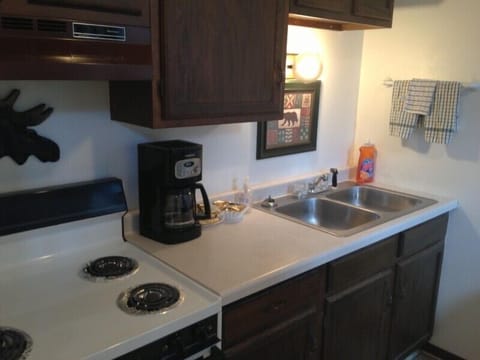 Upper Level kitchen (very similar to Lower Level kitchen)