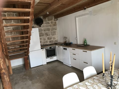 New kitchen 2018 with fridge, stove & oven, dishwasher.