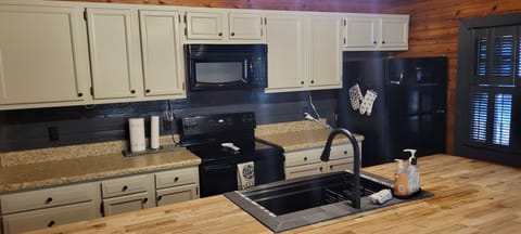 Newly remodeled kitchen, large farmhouse sink, new appliances, & much dinnerware