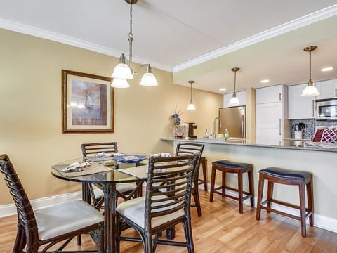 Spacious dining to accommodate up to 8