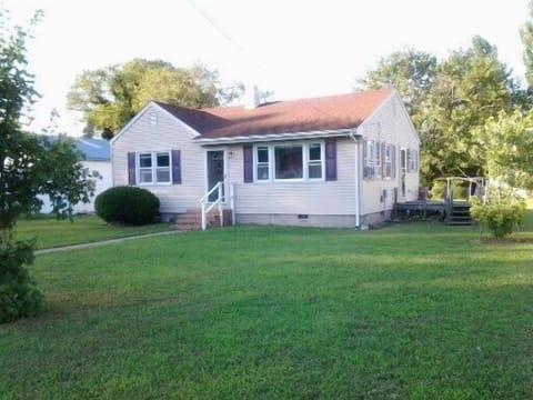 Little House in Wenona...neat as pin little ranch within minutes of county dock