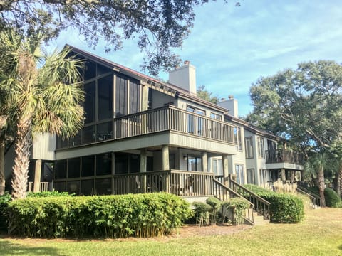 First floor villa withdeck leading to the Lake