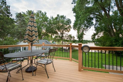 Large deck, expansive FLAT yard