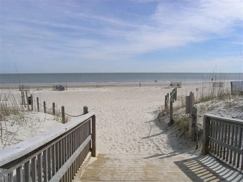 BEACH JUST MINUTES AWAY!!
