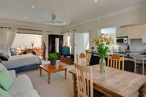 Guest Suite - Lounge