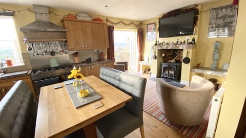 Kitchen/Diner (Sea Views)