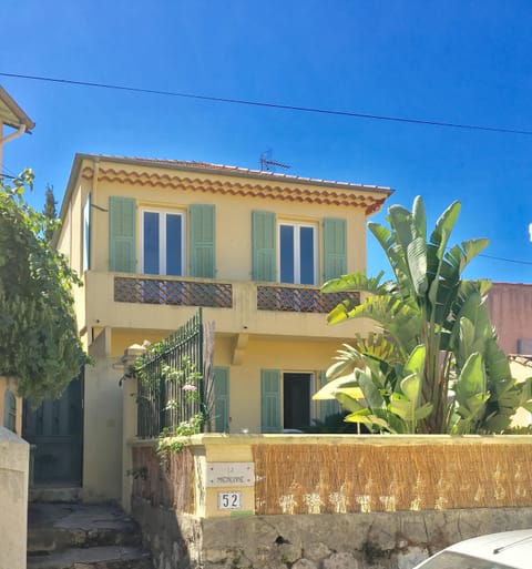 Villa La Mignonne seen from the street