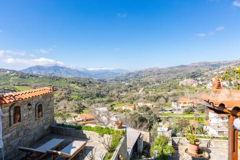 Katrina's Stone House - Amazing View