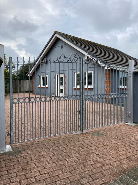 Fully enclosed garden and driveway (parking for 2 large cars)