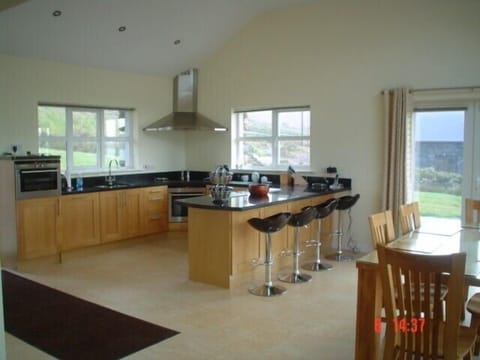 Kitchen - Granite Worktops and Siemens Appliances