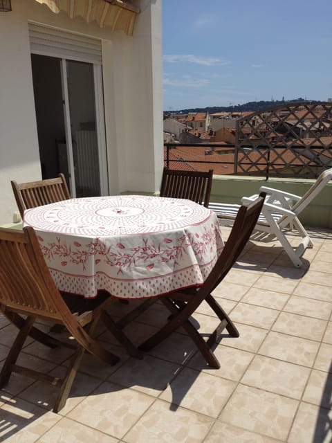 15 square meter terrace facing west