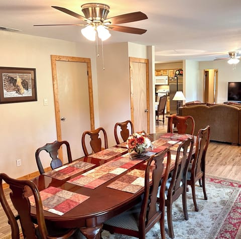 Dining Room - seating for 8