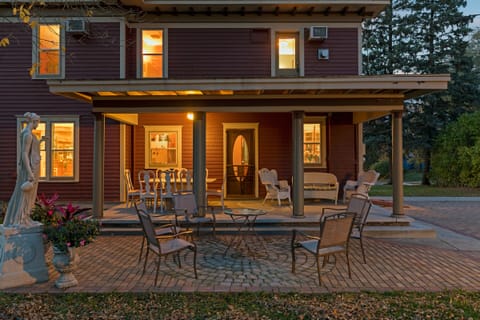 Unwind in the evening outside with your friends and family.