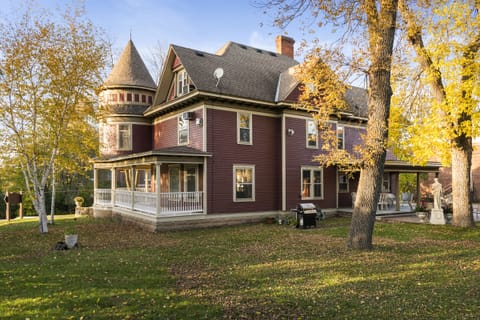 Large and private outdoor space for entertaining and relaxation. 