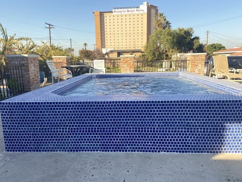 Brand new 16 Person Jacuzzi with heated pool