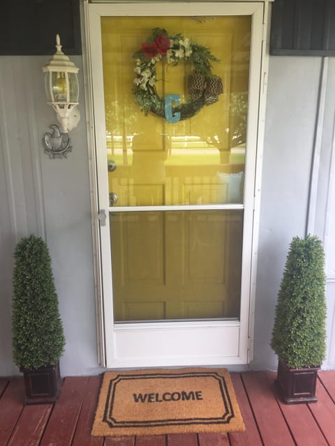 Welcome to Charlie's Place at beautiful Sanders Island View!