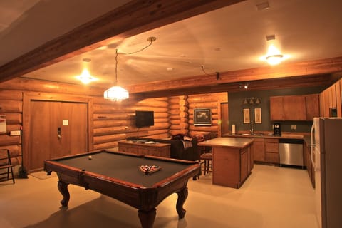 Guest House billiards, ping pong & TV room