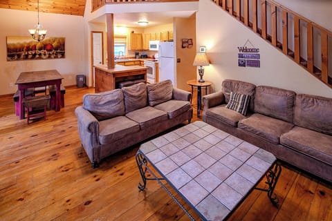 Be entertained in the upstairs or downstairs of the cabin.