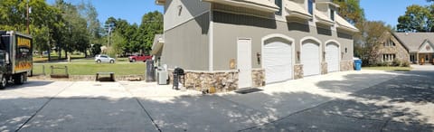 Rental space with approx. 1,500 sq ft living space where you will stay.