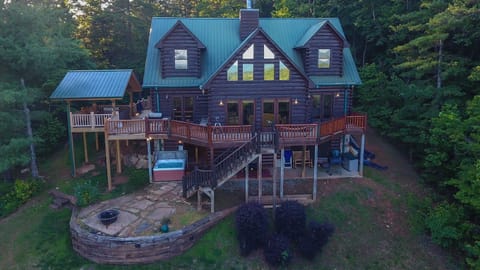 Rare 5 bedroom lodge with amazing views.