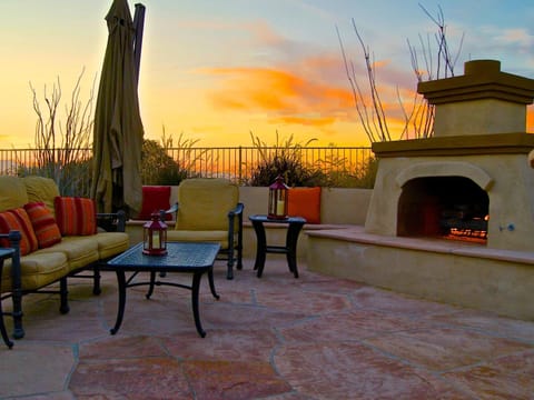 Relaxing Outdoor Fireplace to Enjoy Sunset