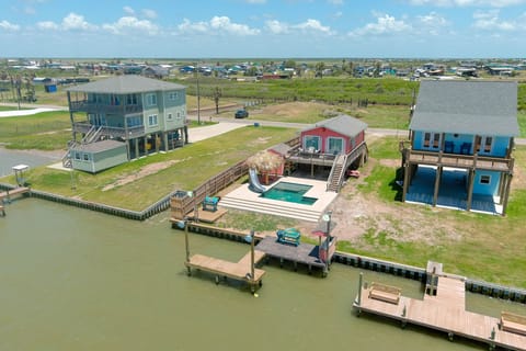 Beautiful bay house directly on the Intracoastal! Amazing views of the beach! 