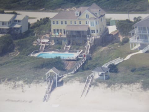 "KIWI SPLASH" OCEANFRONT SWIMMING POOL, HOT TUB & PRIVATE WALKWAY TO GAZEBO