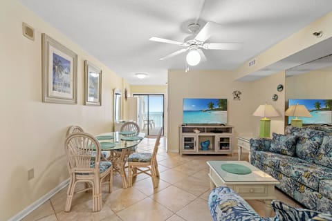 Living Room & Dining Area