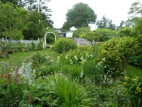 Circular garden viewed toward the quiet Lane