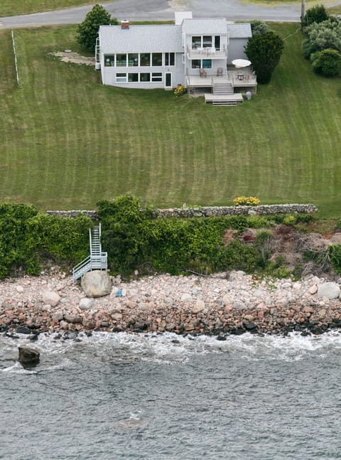 House with private water access