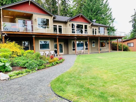 Lower level entry to apt